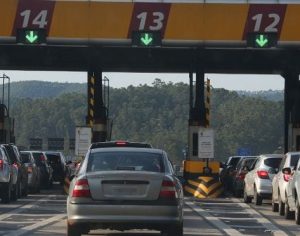 Erro de cálculo no pedágio fez motoristas pagarem bilhões a mais, diz Agepar