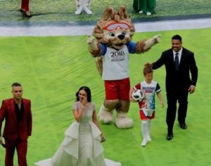 Abertura da Copa tem participação de Ronaldo, Robbie Williams e soprano russa