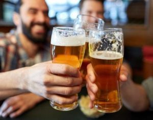 Pesquisa afirma que beber moderadamente é mais saudável que não beber