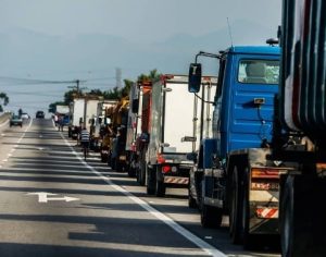 Grupos de caminhoneiros decidem fazer paralisação dia 29 de abril