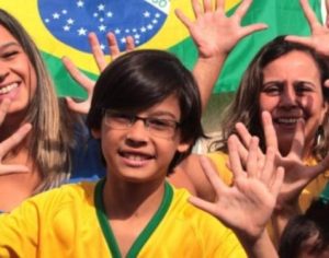 Com 6 dedos, família do DF torce para Brasil chegar ao hexa