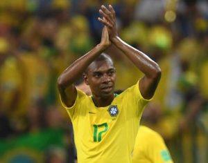 Após insultos racistas, internautas fazem corrente de apoio à Fernandinho