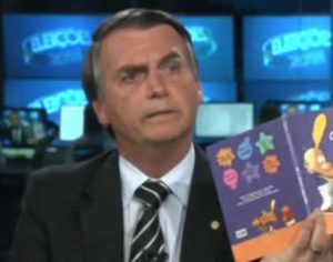 Livro mostrado por Bolsonaro no JN nunca foi distribuído em escolas
