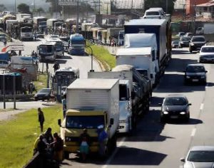 Líder dos caminhoneiros diz que chance de nova greve é de 95%