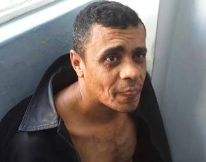 Agressor de Bolsonaro desistiu de arma de fogo por entraves legais, diz PF