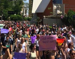 Londrinenses vão às ruas contra Bolsonaro; confira como foi