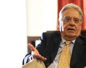 “Bolsonaro não tem pensamento liberal, não sei se até tem pensamento”, diz FHC
