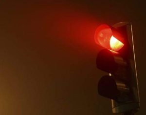 CMTU volta atrás e não irá multar condutores que avançarem o sinal