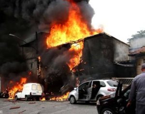 Aeronave cai sobre casas na zona norte de São Paulo
