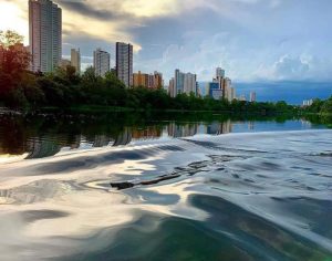 Quer ter a sensação de estar no meio do Lago Igapó? É genial!