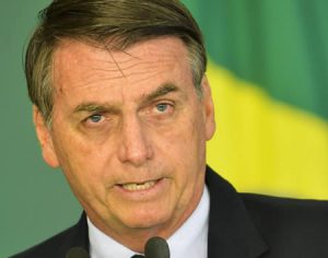 Bolsonaro diz que passou por exames e pode ter câncer de pele