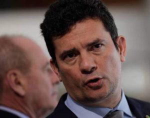 Mensagens revelam que Moro interferiu em investigações da Lava Jato