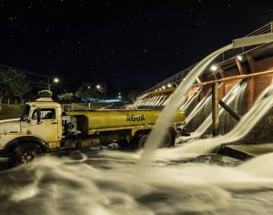 Já pensou criar uma obra de arte na barragem do Igapó? Este fotógrafo fez
