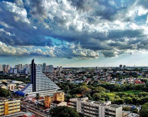 O ‘prédio do navio’ e um céu simplesmente de tirar o fôlego