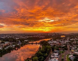 O céu de Londrina em um registro fantástico