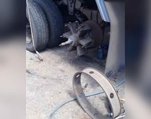 Borracheiro morre após pneu de caminhão estourar em Londrina