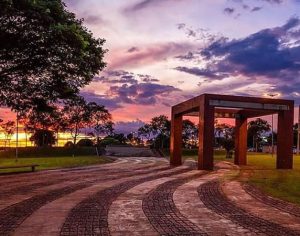Encante-se com essa imagem da Praça Nishinomiya em Londrina