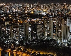 Veja a foto aérea da noite londrinense que bombou nas redes sociais