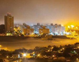 Um registro da neblina de manhãzinha próximo à UEL