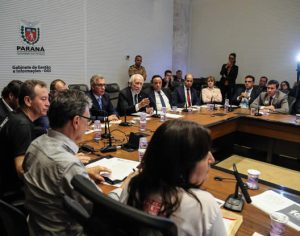 Após pressão, governo recua e promete repor data-base de servidores