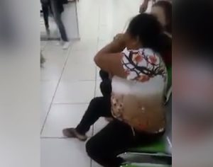 Filha filma a mãe implorando por atendimento em UPA