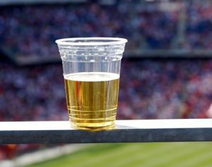 Justiça libera venda de cerveja nos estádios do Paraná