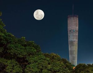 Linda lua no céu de Londrina