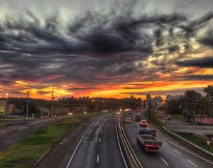 Veja essa foto fantástica da PR-445 em Londrina