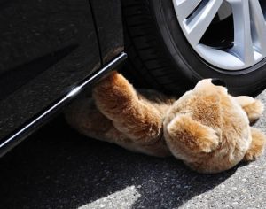 Avó atropela e mata sem querer neto de 1 de ano ao manobrar o carro no Paraná