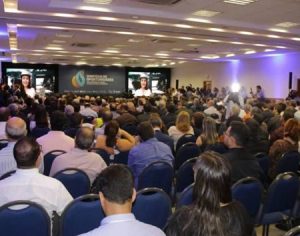 Empresário falido comete suicídio na frente de governador e ministro