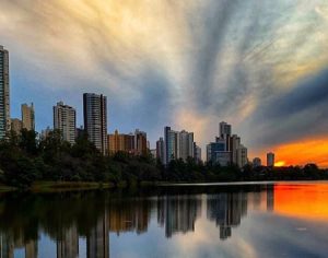 Que céu esse?! Um belo registro de uma tarde em Londrina