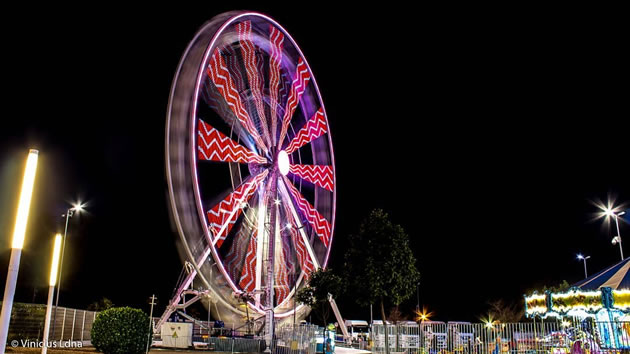 Roda gigante no parque de diversões em Londrina