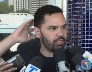 Peguei o rosto dela na mão, botei na sacola e corri, diz namorado que socorreu jovem após acidente com kart