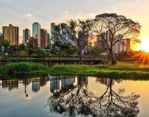 Veja este belo registro do Lago Igapó em Londrina