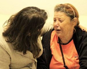 Idosa encontra R$ 6 mil em agasalho doado e devolve o dinheiro