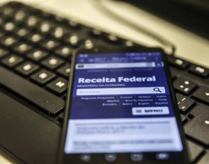 Saiba como consultar e receber o terceiro lote da restituição do Imposto de Renda