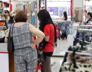 Trabalhadores de Londrina comemoram aprovação do fim da escala 6×1