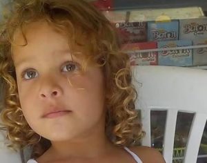 Criança queimada pelo pai em Carlópolis morre no HU em Londrina
