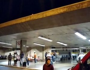 Rapaz fica ferido ao cair do anel superior da rodoviária de Londrina