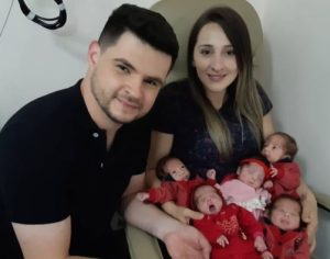 Quíntuplos do Paraná saem da incubadora e ganham 1ª foto oficial
