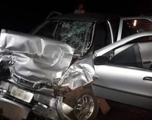 Homem morre após colisão entre carro e caminhão na PR-445 em Cambé