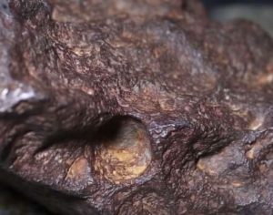 Meteorito que era usado como peso de porta pode valer mais de R$ 385 mil