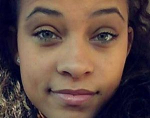 Jovem manda mensagens ao celular do pai morto e recebe resposta emocionante