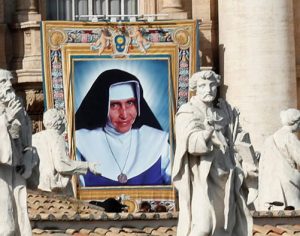 Irmã Dulce é canonizada pelo papa e se torna a primeira santa brasileira