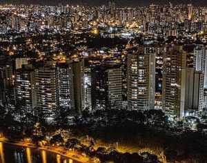 Incrível foto de Londrina à noite; veja ela inteira