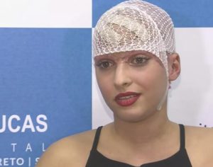 Jovem que perdeu couro cabeludo em kart recebe alta de hospital