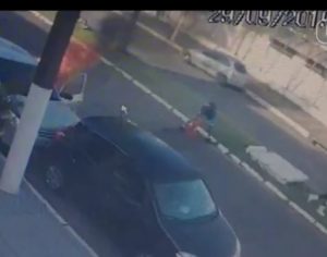 Homem morre ao atear fogo em carro para assassinar a ex