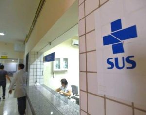Médica é afastada por cobrar até R$ 9 mil de pacientes para furar fila do SUS no Paraná