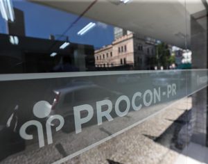 Procon Paraná promove mutirão para reclamações contra operadoras de telefone e TV a cabo