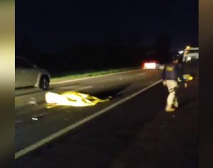 Idoso morre na BR-369; motorista do caminhão cobriu corpo e fugiu